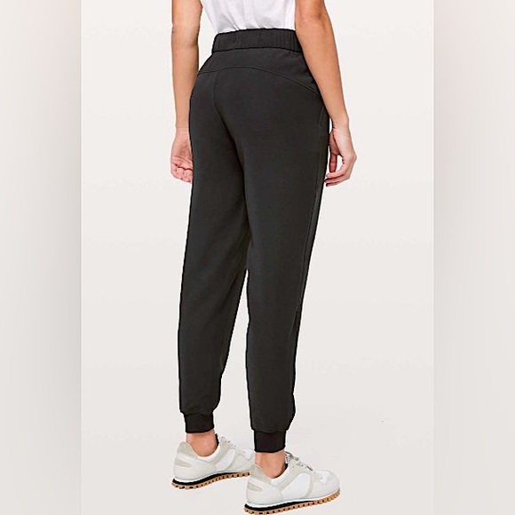 Lululemon On The Fly Jogger in Black- Size 12. GUC - Picture 2 of 11